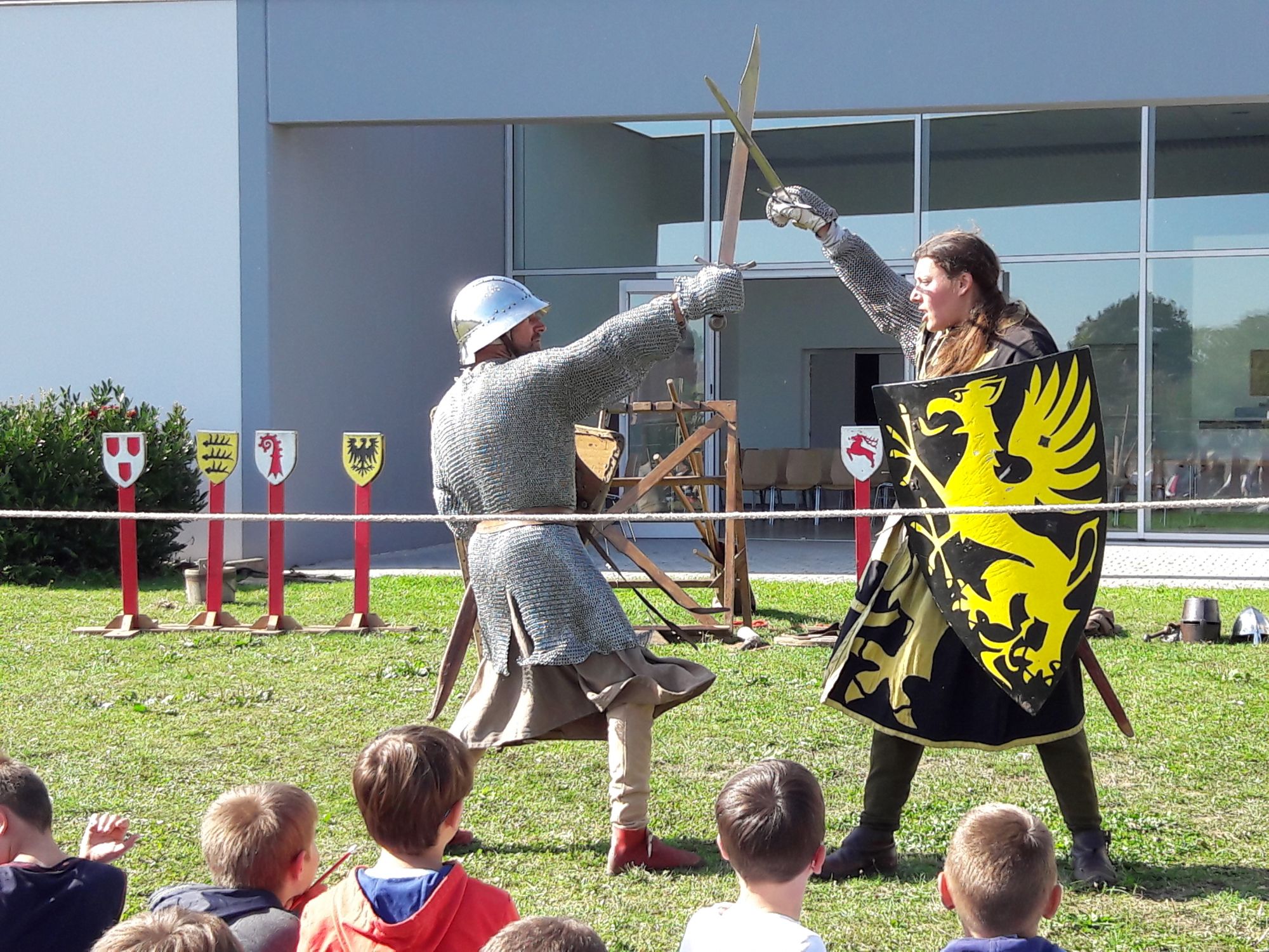 Photo de chevaliers représentant un combat